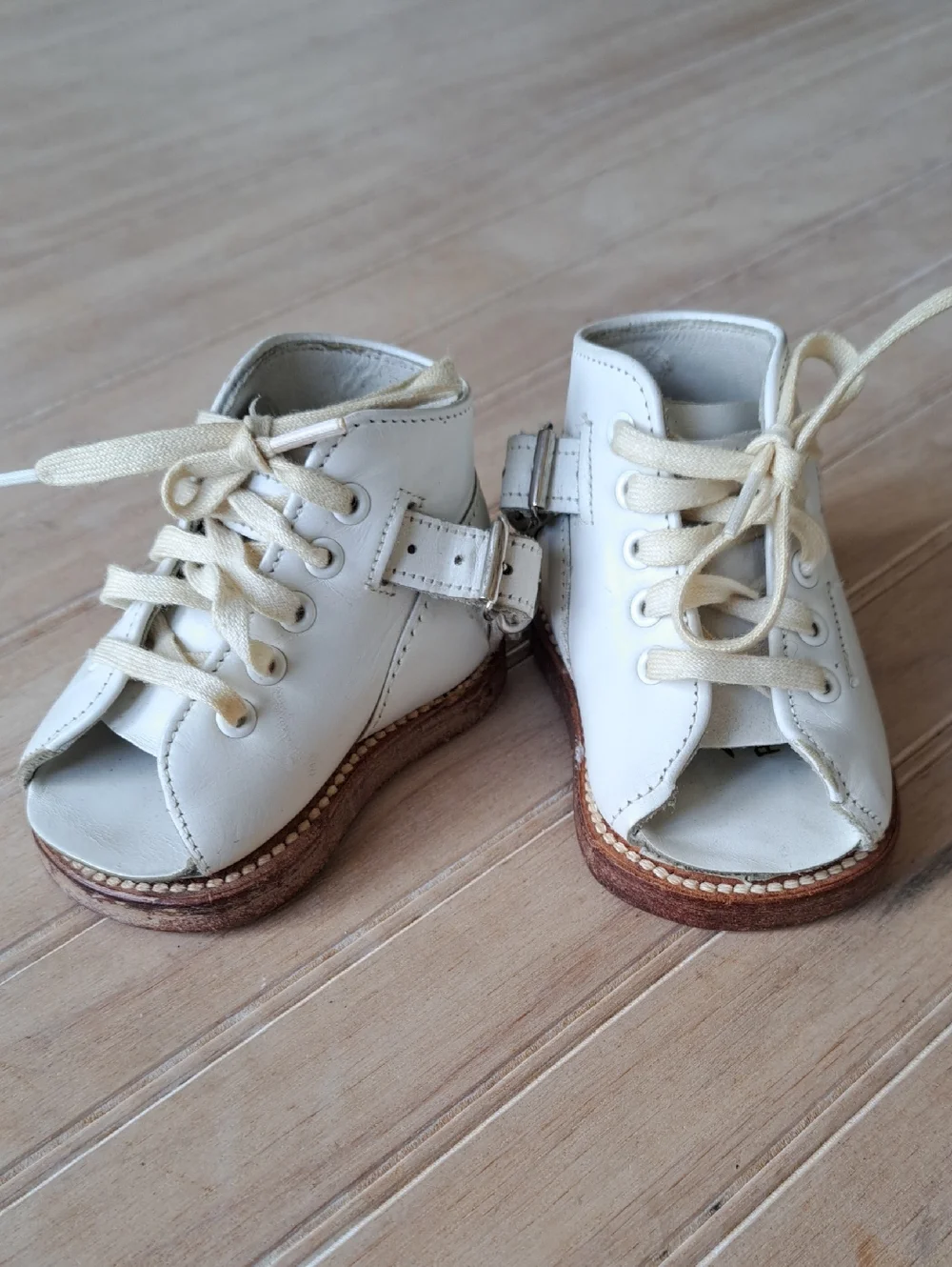 Vintage 1950s Sabel’s White Leather Orthopedic Pre-Walker Baby Lace Up Shoes
